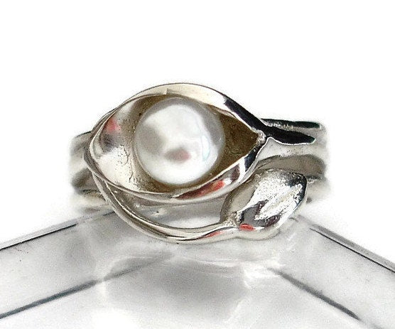 Calla lily pearl on sale ring